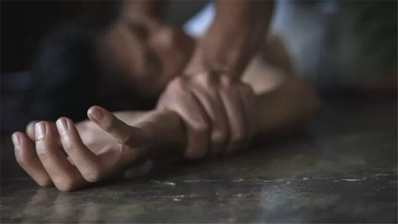 دخل المنزل لسرقتها فهتك عرضها.. تفاصيل الحكم على المتهم بالتعدي على سيدة الإسكندرية