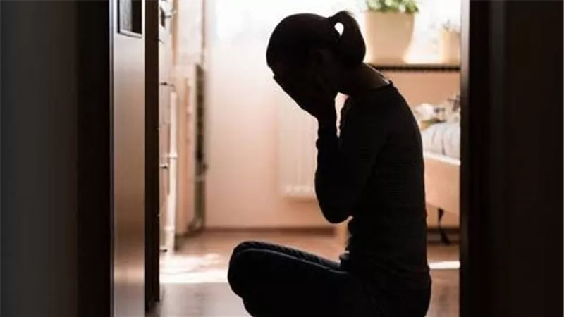 بيقولي أنتي أكبر مني وأصرفي على البيت.. سيدة تطلب خلع زوجها في محكمة الأسرة