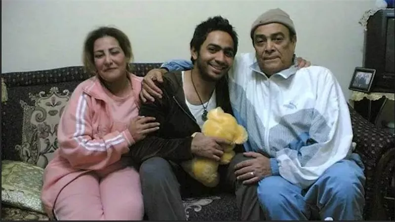 أغمى عليه.. تفاصيل اللحظات الأخيرة في حياة والد تامر حسني 