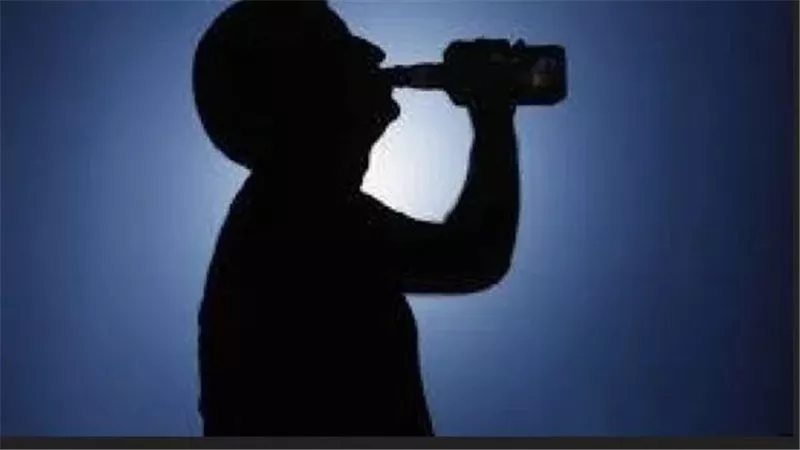 اعتقد أنها شقته.. خليجي يقتحم شقة جاره بالدقي تحت تأثير السكر ويعتدي عليه