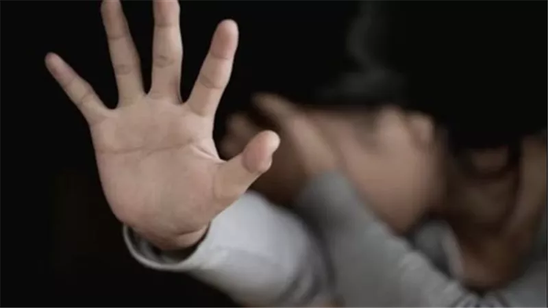 طلب صورًا خاصة وتدخل في حياتي الشخصية.. سيدة تستغيث من مدرس في كفر صقر بالشرقية