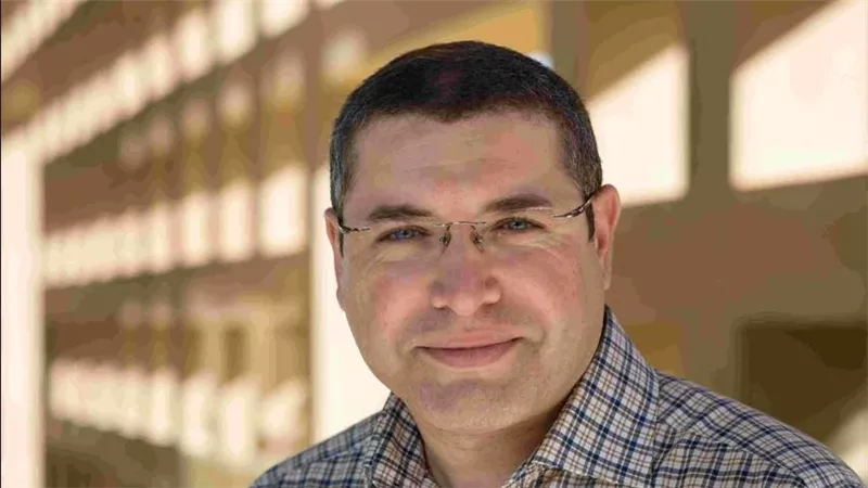 تفاصيل دراسة بالجامعة الأمريكية بالقاهرة لتحويل النفايات الإلكترونية إلى تكنولوجيا متقدمة