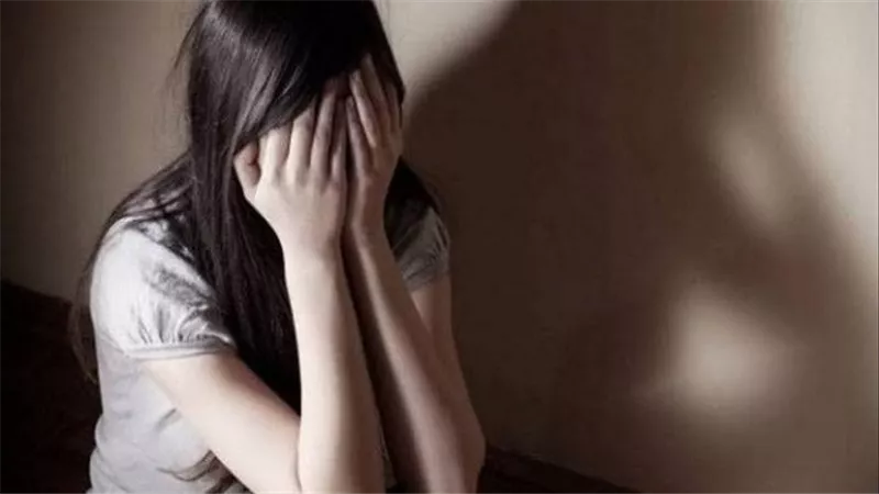علاقة غير شرعية.. تفاصيل حبس أم وابنتها وشاب لإلقائهم رضيعة بمنطقة البارودية فى الفيوم