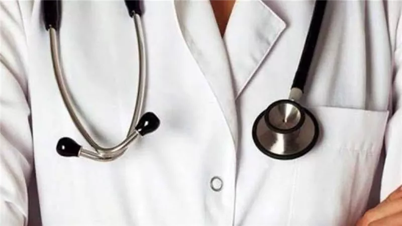 خناقة على الطلاق داخل العيادة.. قرار جديد بشأن طبيب وأشقاء زوجته بعد مشاجرة بدار السلام