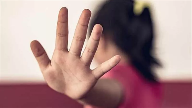  العم تحرش بها وهددها.. تفاصيل مأساة طفلة شبراخيت