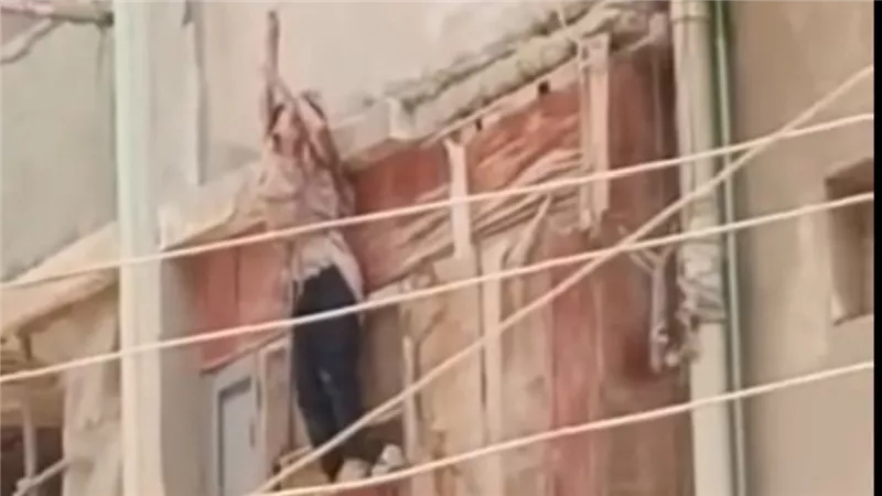 مش عايز يرحمنا.. صغار يقفزون من الطابق الرابع بسبب والدهم بالفيوم 