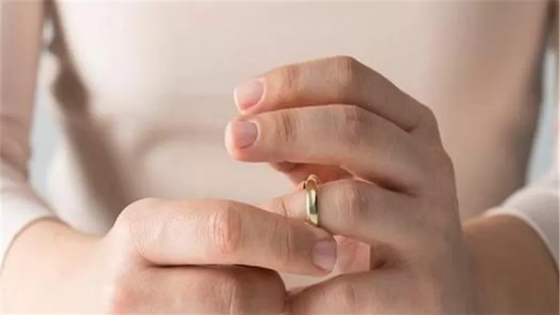 بيبات عند والدته 4 أيام في الأسبوع.. زوجة تطلب الطلاق في محكمة الأسرة بعد 3 سنوات زواج