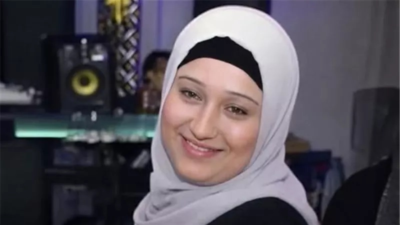دافعت عن شقيقها فقتلها عامل الشماسي.. ماذا حدث في الهانوفيل بالإسكندرية؟