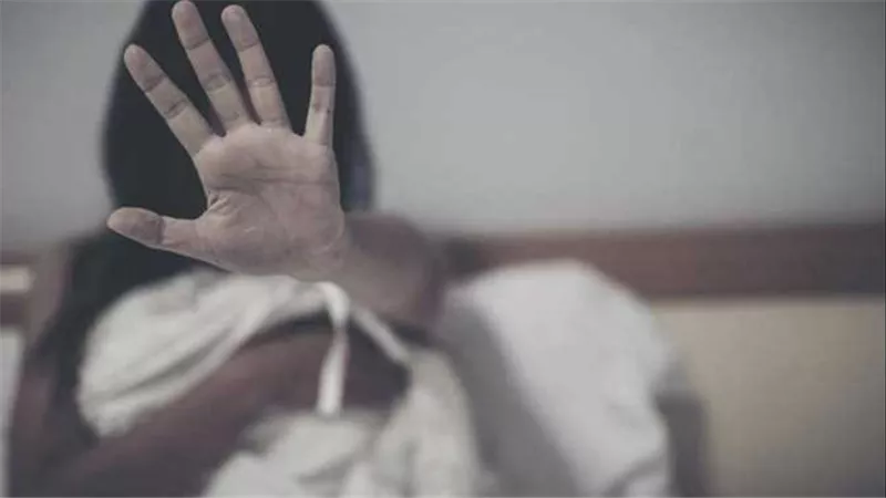 استغل غياب زوجها.. قرار جديد بشأن مسن وزوجة نجله في واقعة إنجاب رضيع بسوهاج