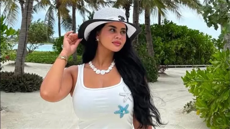  ملابس جريئة.. منة عرفة تثير ضجة بهذه الإطلالة | شاهد