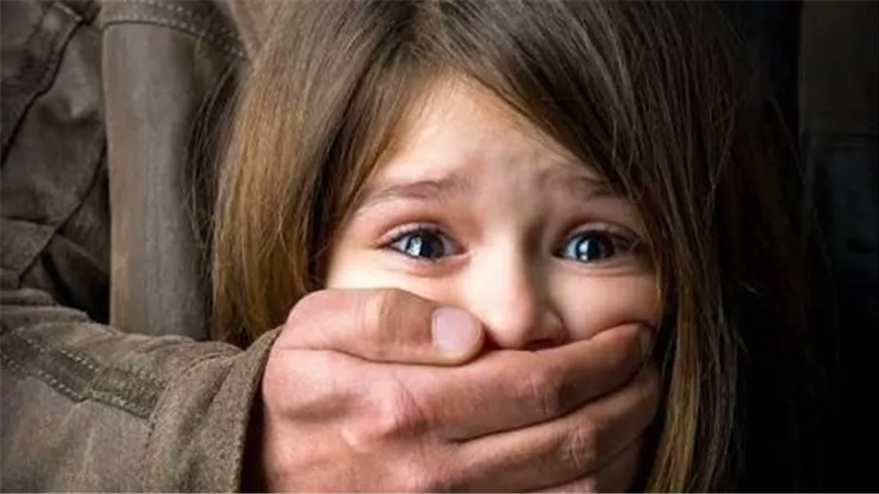 أصحاب شاطيء الزنكلوني هربوه.. تفاصيل إحالة المتهم بالتعدي على قاصر للجنايات