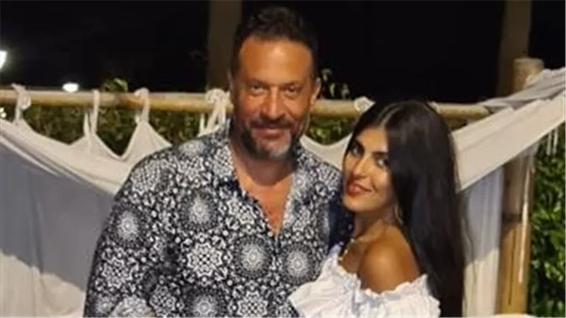 فستان ميتالك.. زوجة ماجد المصري تخطف الأنظار بهذه الإطلالة | شاهد