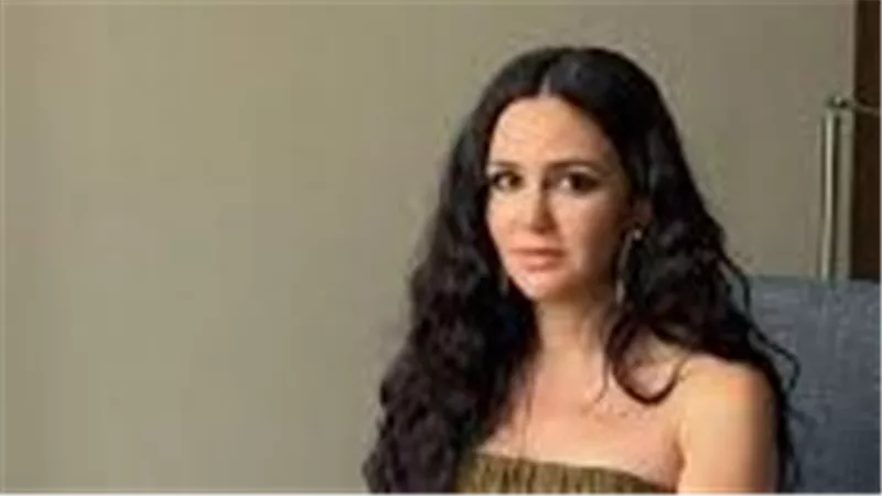  فستان كب.. ركين سعد تثير الجدل بهذه الإطلالة | شاهد