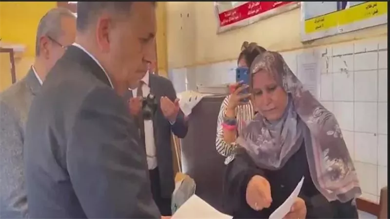 تقاضت مبالغ من المقاول.. محافظ القليوبية يكشف حقيقة إنفاق مديرة مدرسة من جيبها على الصيانة