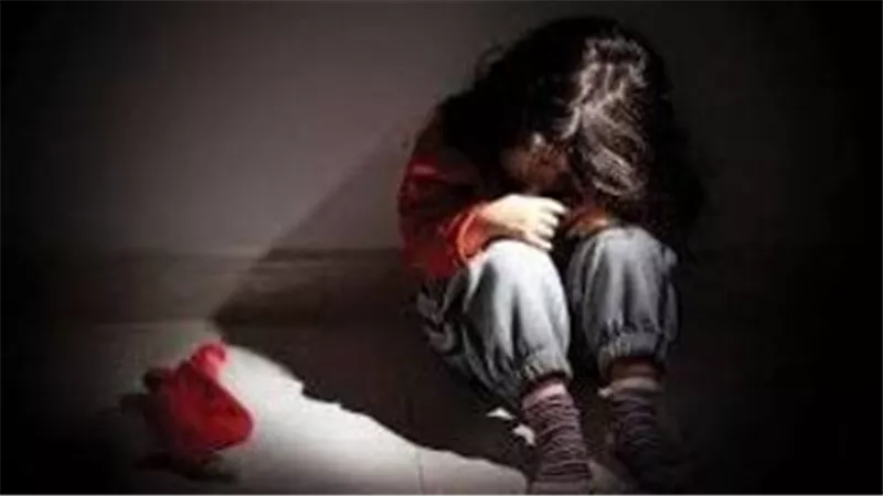 تجرّد من كل معاني الأبوة..تفاصيل الحكم على المتهم بهتك عرض طفلته ذات الـ 9 سنوات بالإسكندرية