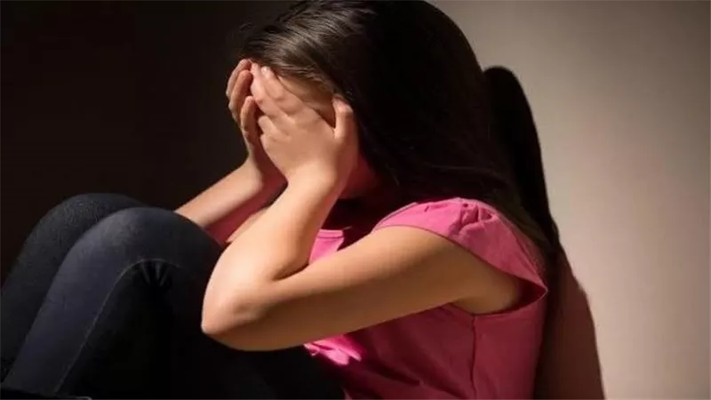 فرش الحلوى لم يشفع لحياة.. صرخة أم تكشف جريمة عاطل داخل منزل بأسيوط 