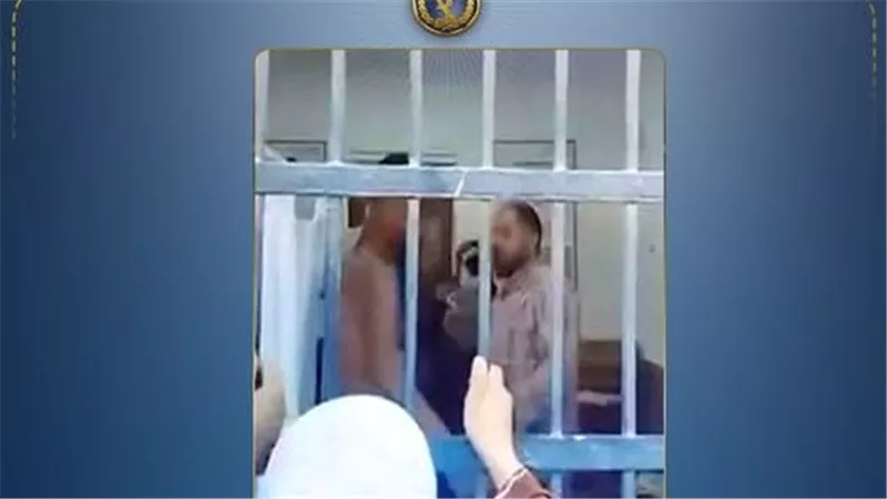 فيديو تجريد الملابس يثير الجدل في الشرقية.. تفاصيل ضبط المدرس والطالب والنيابة تبدأ التحقيقات