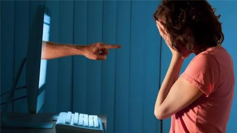 فبركوا صوري وشهّروا بي.. محامية تستغيث بعد عامين من التهديد