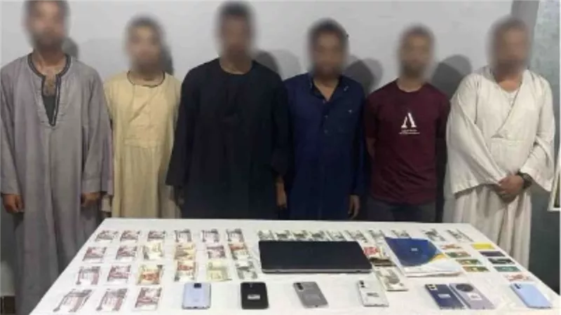 علاج روحاني ودجل إلكتروني.. تفاصيل ضبط تشكيل عصابي للنصب على المواطنين بأسيوط