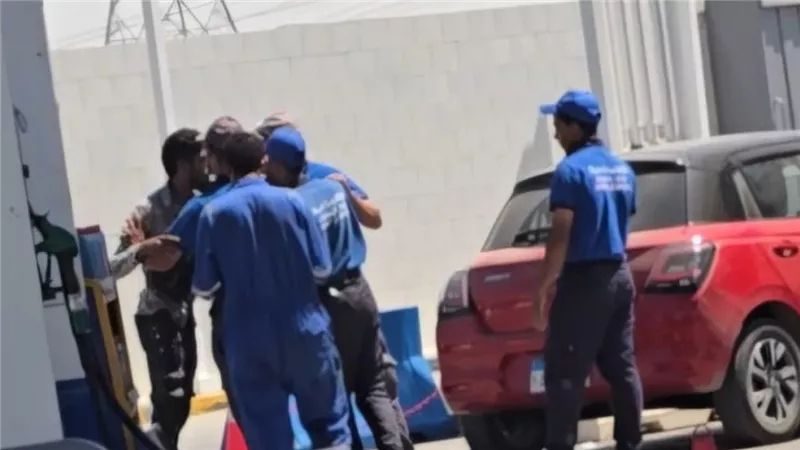 انزل علشان أفولّك.. تفاصيل مشاجرة سائق وعامل بنزينة بحدائق أكتوبر 