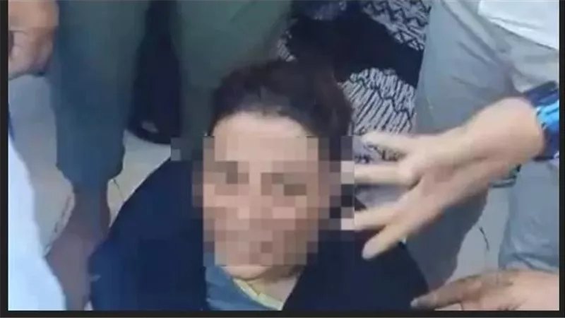 مخطط شيطاني من الجار وسقوط الدجالتين.. شهامة الأهالي تنقذ سيدة من التخدير والسرقة في الغربية