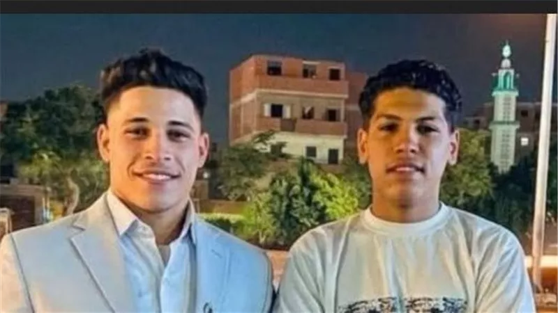 صدمة العمر فوق آسفلت طوخ.. سائق إسعاف يسرع لإنقاذ مصابي حادث فيكتشف أنهم نجله الوحيد وابن أخته