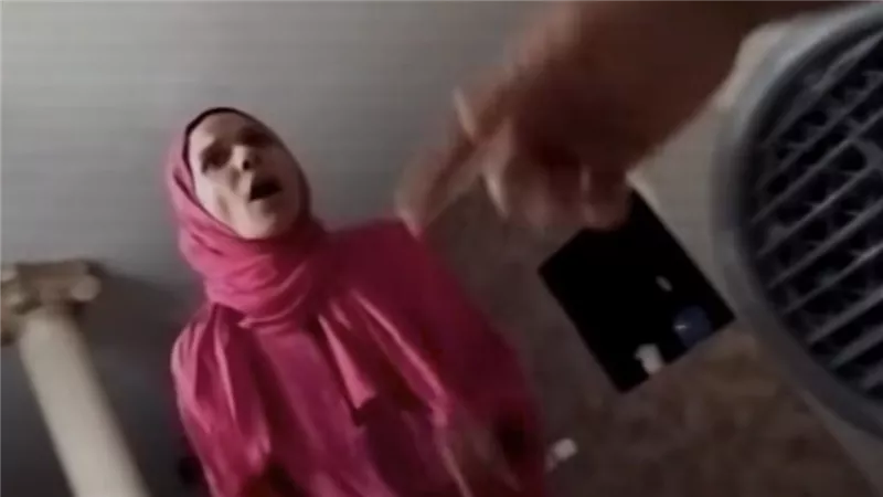 حبسني وشتمني.. لا ده هي اللي ضربتني بالقلم.. مشاجرة زوجية تثير الجدل | فيديو 