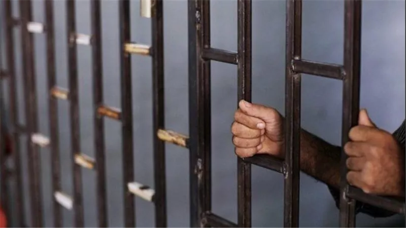 طارد الضحايا في الشوارع وكاميرات المراقبة فضحته.. تفاصيل الحكم على المتهم بالتحرش بطالبة جامعية وربة منزل بسوهاج