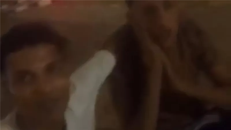 مش قولتلكوا هقطع وشه..تفاصيل صادمة عن فيديو اعتداء شاب على آخر بالتجمع