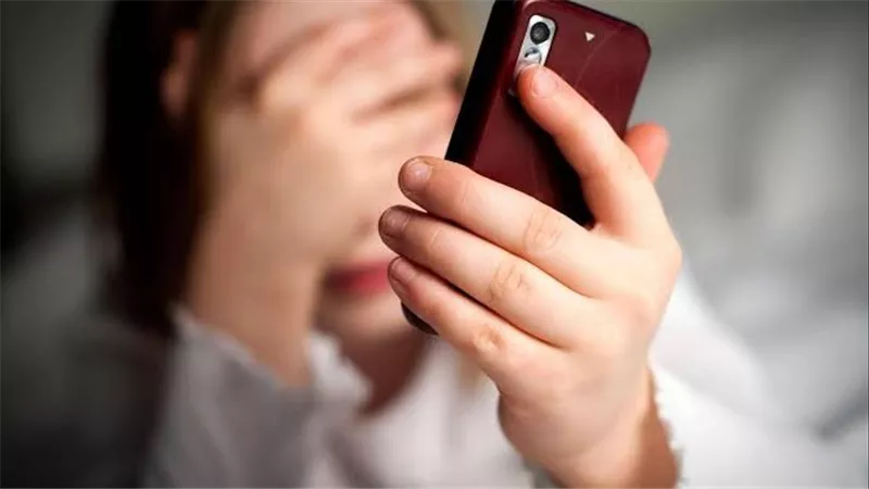 حوّل حياتها لكابوس..تفاصيل الحكم على شاب هدد فتاة ونشر صورها وابتزها بسوهاج