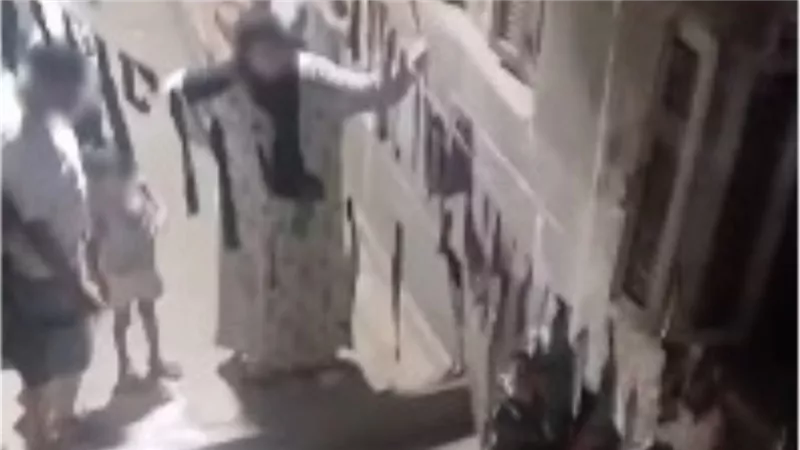  كيد الضراير.. تفاصيل ضبط سيدتين متزوجتين من رجل واحد بعد مشاجرة في البساتين | فيديو