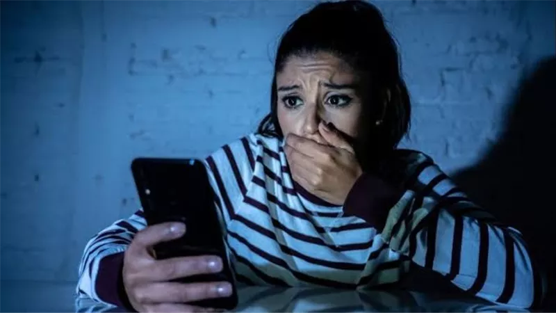 هروب من الفضيحة بعد ابتزازها بصور خاصة.. فاجعة تُهزّ العاشر من رمضان: تفاصيل مأساة محاسبة الشرقية
