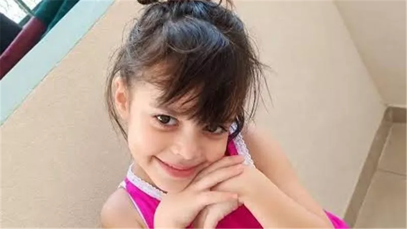 من عضة إلى غيبوبة شهر ونصف.. القصة الكاملة لوفاة مكة ضحية الكلاب الضالة ببورسعيد