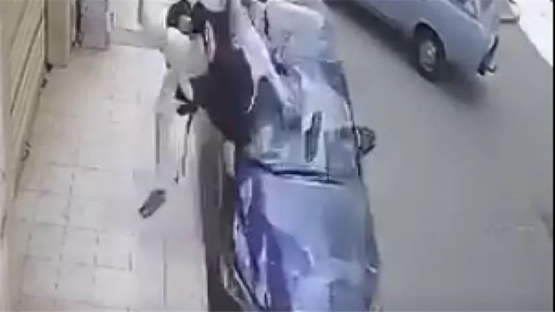 لحظات خاطفة حولت الشارع لمأساة.. تفاصيل مصرع أم ونجلها وإصابة الابنة بكفر الشيخ | فيديو
