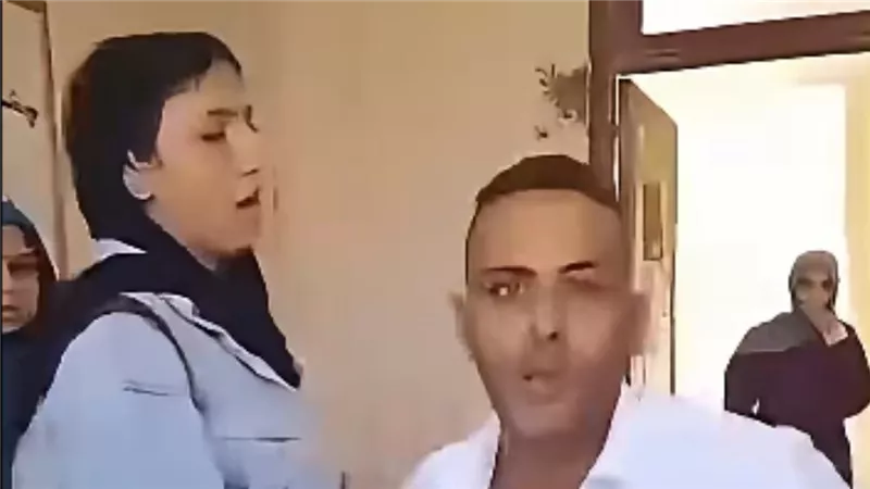 تفاصيل القبض على مدرس متهم بالتحرش بطالبات والتعدي على أولياء أمور بالمعصرة 