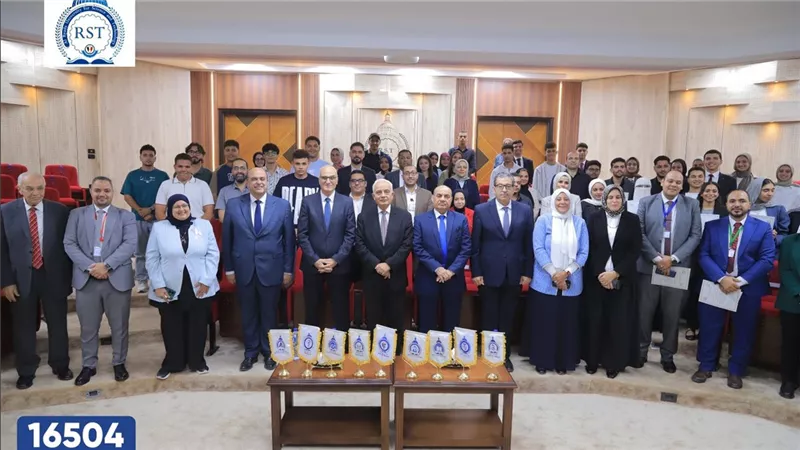 جامعة الريادة تكرم الطلاب المشاركين في برامج تدريب دولية