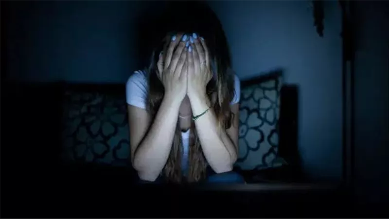رسائل وإيحاءات وتهديد للتنازل..تفاصيل الحكم على أستاذ جامعي ابتز سيدة بالمنيا