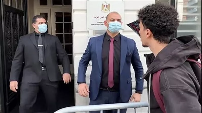 حط أقفال وسلاسل على أبواب السفارة وهدد الدبلوماسيين.. أول بلاغ رسمي للنيابة الهولندية ضد أنس حبيب