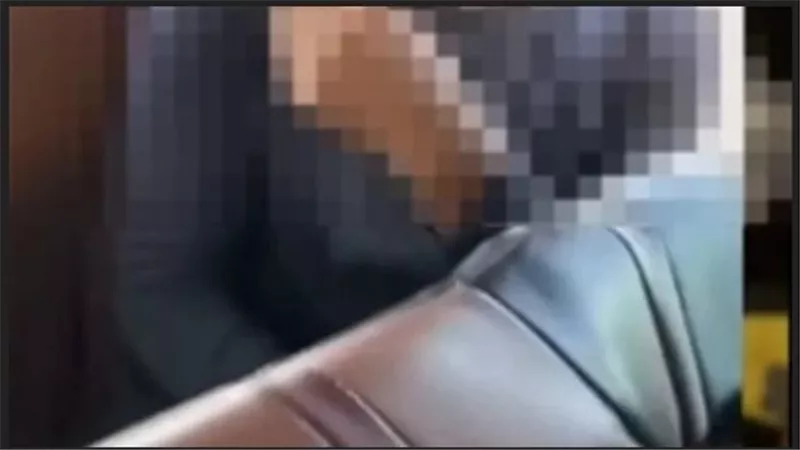 مصوراك وهحبسك.. تفاصيل مثيرة في التحرش بفتاة داخل ميكروباص بالبحيرة | فيديو