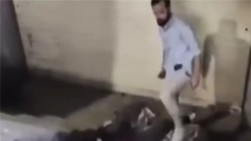 جريمة مأساوية في الدقهلية.. شاب ينهي حياة عمه ويسجد ويقف فوق جثته