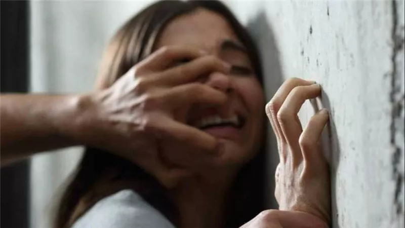 تسلل لشقتها ليلًا واعتدى عليها..تفاصيل الحكم على عامل هتك عرض سيدة وسرقها بالدخيلة