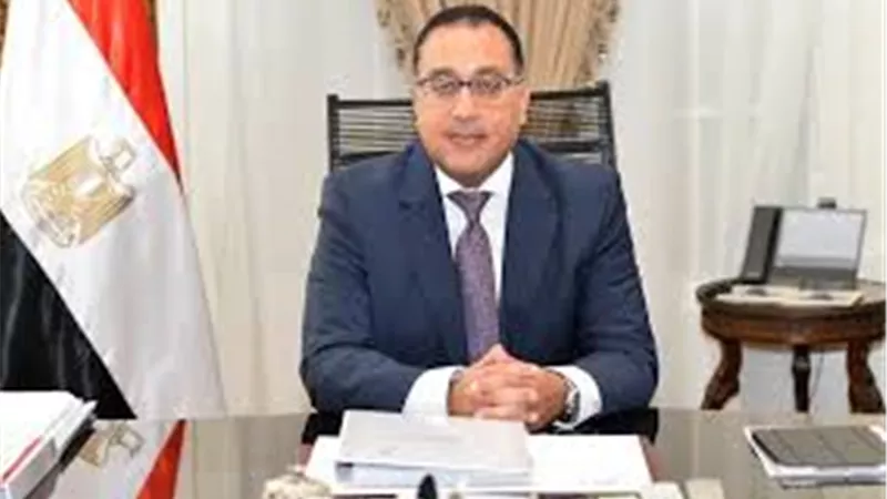 الوزراء: كل وسائل المواصلات حتى بين المحافظات تتوقف غدا 7 مساء | فيديو 