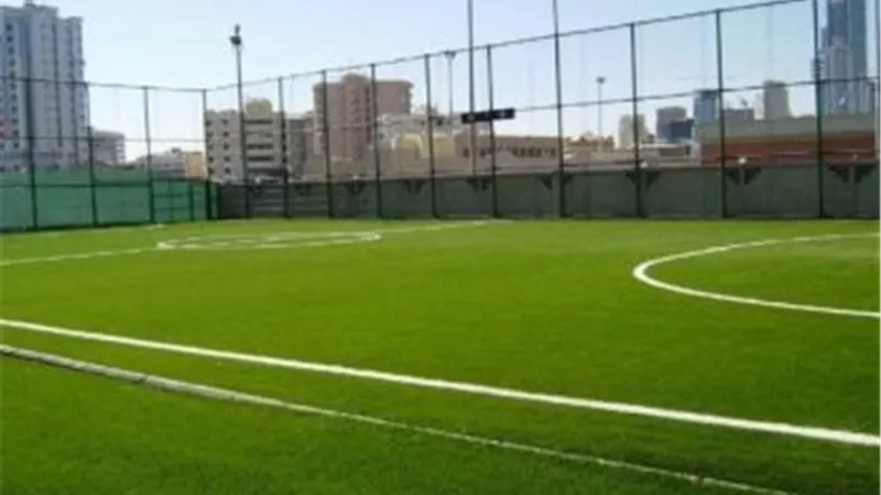 ملعب كرة فى المرج يخترق حظر التجول .. وأحمد موسى يضبطهم على الهواء | فيديو