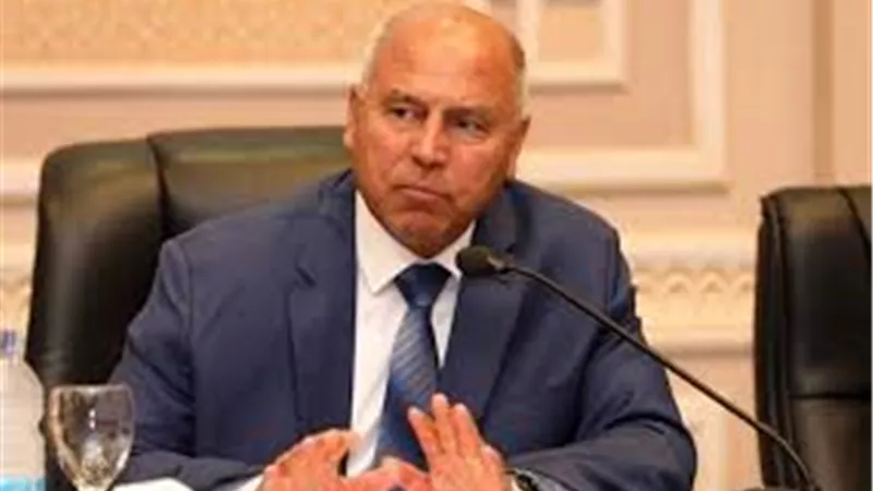 وزير النقل يحذر عمال المترو والسكة الحديد: الموظف اللي يرفض يرتدي كمامة يقعد في بيته ومعاه رئيس الهيئة| فيديو