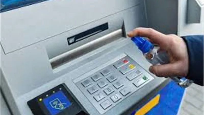كيف تستخدم ماكينات الصرف الآلي بطريقة آمنة لتجنب الإصابة بكورونا ؟ | فيديو