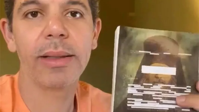 رامي إمام يتحدى متابعيه بهذا الكتاب