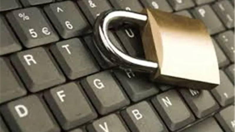 إزاي تحمي جهازك من الاختراق؟.. خبير معلوماتي يرد