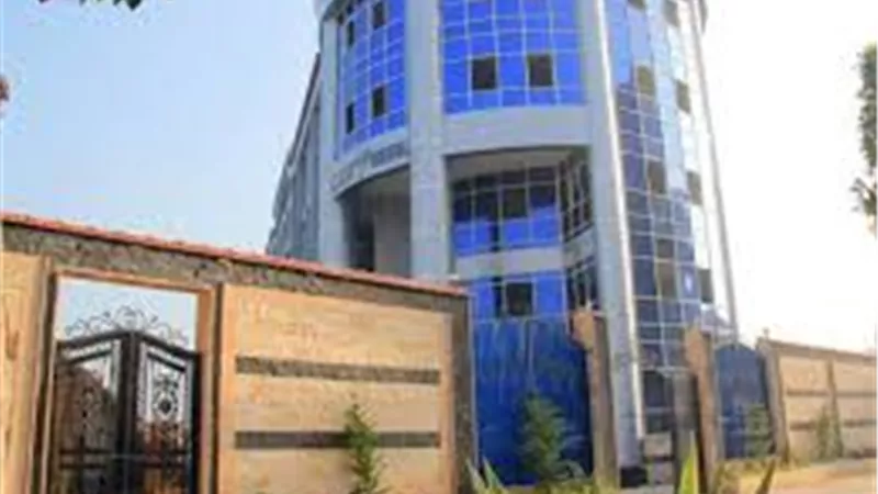 معلمو مدرسة فاميلي سكول الخاصة بطنطا يستغيثون بالرئيس بعد تهديدهم بالفصل 