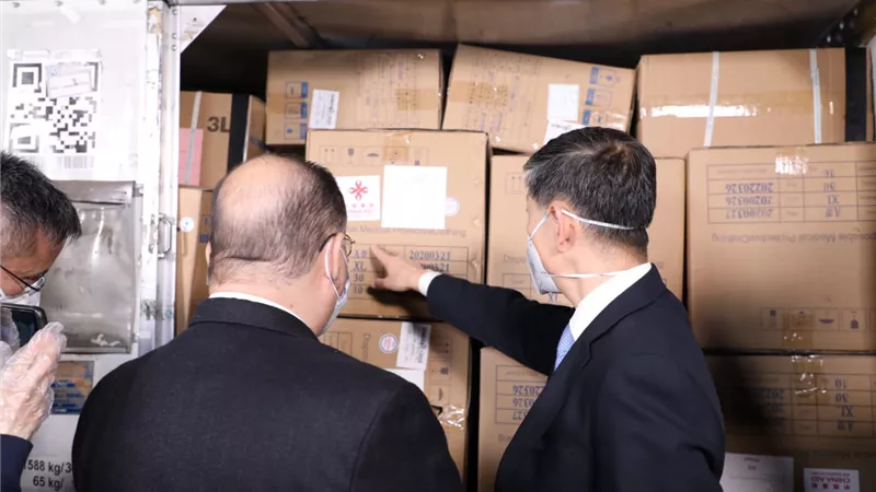 رد الجميل يتواصل ..  الصين تهدي مصر شحنة من المستلزمات الطبية وكواشف لتحليل فيروس كورونا المستجد | صور