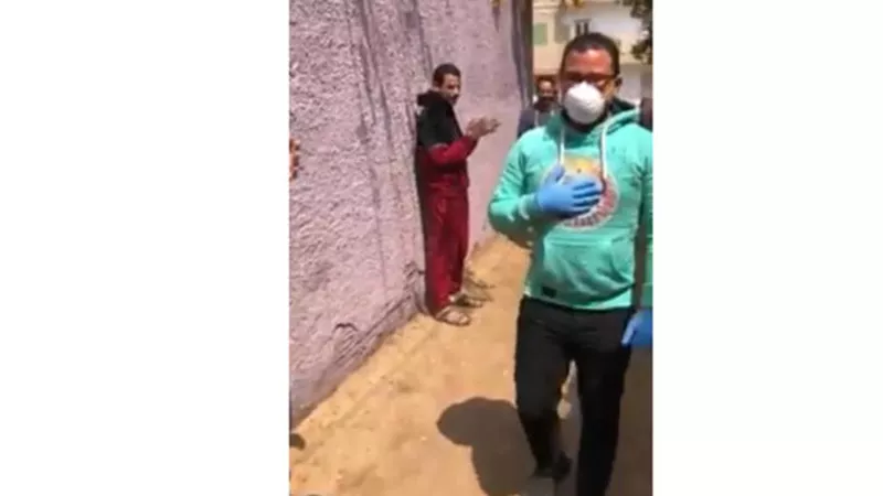 فى مشهد مؤثر .. أهالى «فيشا» بالمنوفية يحتفلون بعودة ممرض بعد شفائه من فيروس كورونا